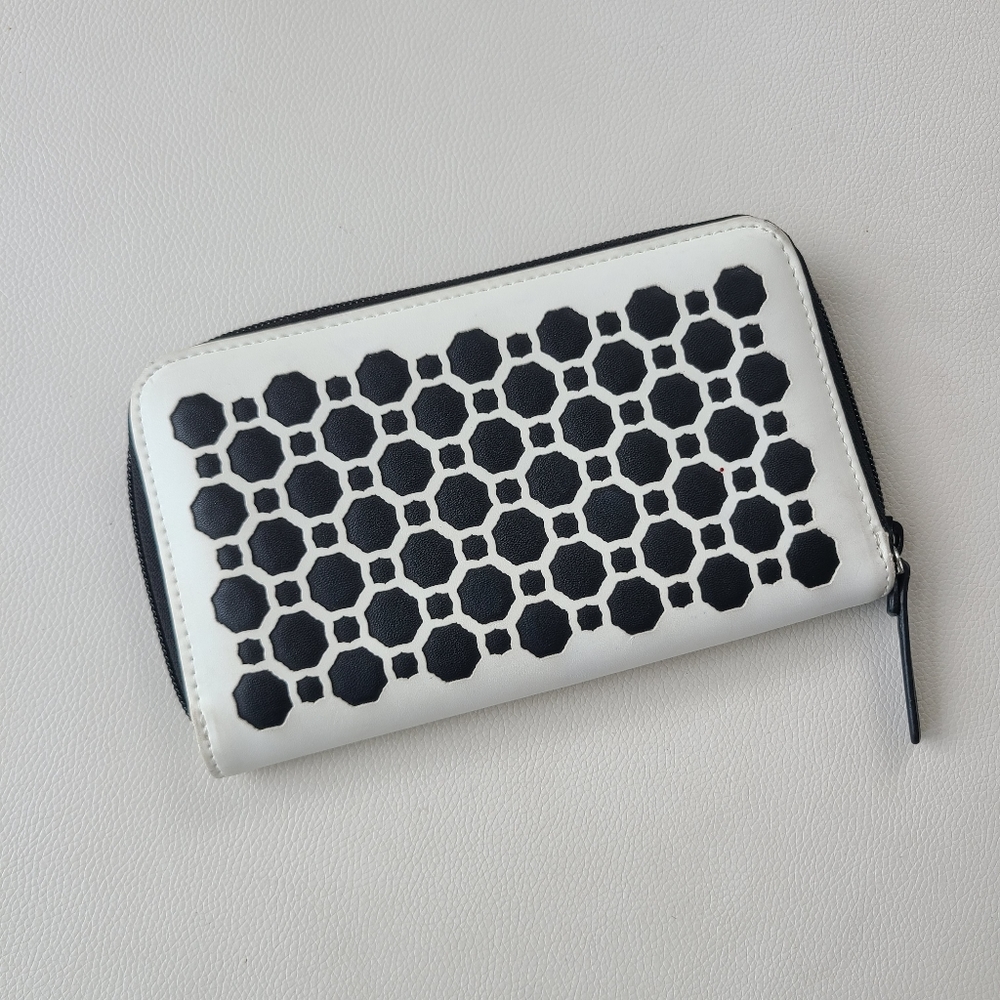 Vera Bradley - midnight - laser-cut geometric wallet